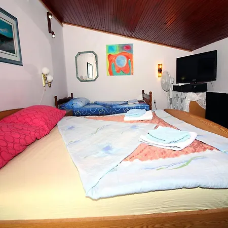Holiday House Serov * Tisno
